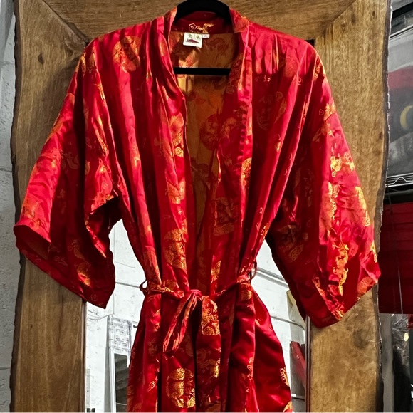 Luxurious Scarlet Floral Kimono 👘 Women's Robe - Picture 6 of 16